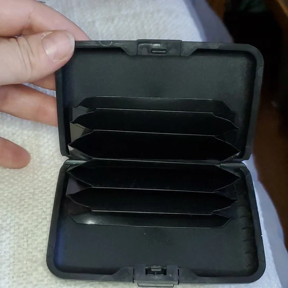 Discreet Mini Wallet - Picture 2 of 5